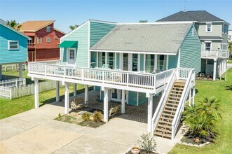 13638 Pirates Beach Blvd in Galveston, TX - Building Photo - Building Photo