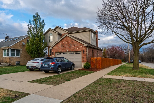 4447 Fishermans Terrace in Lyons, IL - Building Photo - Building Photo