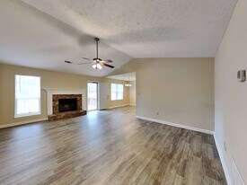 411 Fieldgreen Dr in Jonesboro, GA - Building Photo