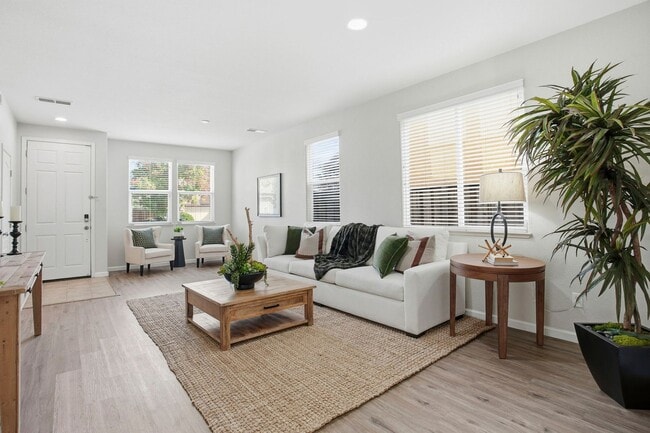 5421 Shennecock Way in Sacramento, CA - Building Photo - Building Photo