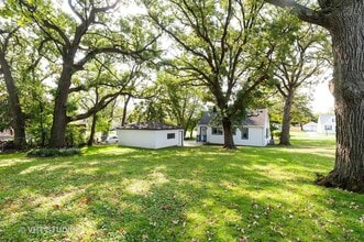 804 Tomahawk Trail in Round Lake Heights, IL - Foto de edificio - Building Photo