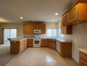 1307 Yosemite Dr in Chico, CA - Building Photo - Building Photo