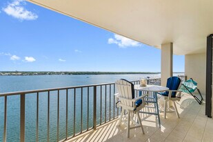 130 Lakeshore Dr in North Palm Beach, FL - Building Photo