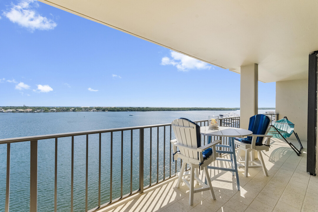 130 Lakeshore Dr in North Palm Beach, FL - Building Photo