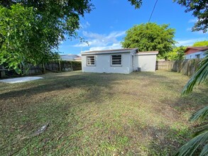 114 SW 7th Ave in Delray Beach, FL - Foto de edificio - Building Photo