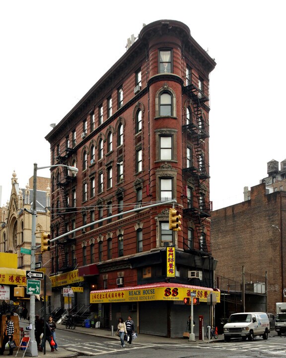 88 Division St in New York, NY - Building Photo