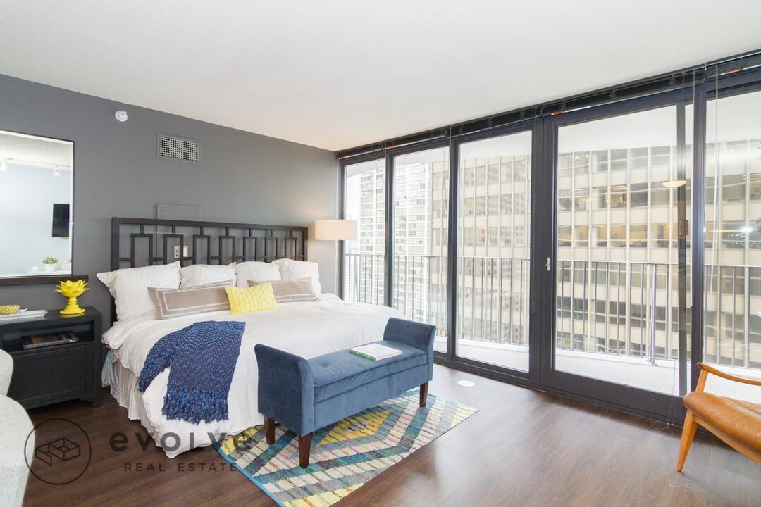 225 N Columbus Dr-Unit -2106 in Chicago, IL - Building Photo