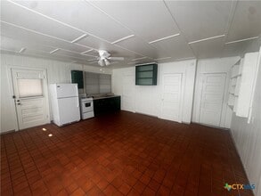 1511 Old Ranch Rd 12 in San Marcos, TX - Foto de edificio - Building Photo