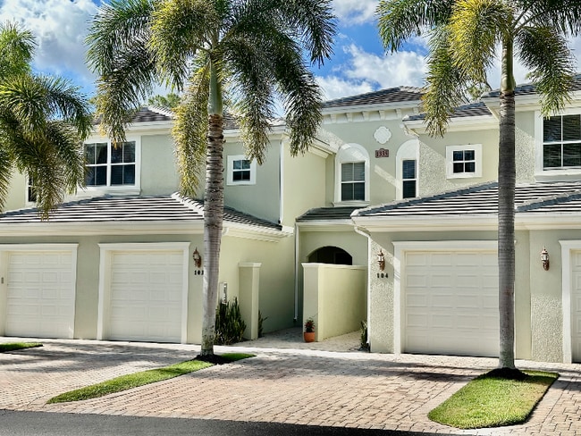 1335 Mariposa Cir in Naples, FL - Building Photo - Building Photo