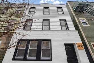 608 Palisade Ave in Jersey City, NJ - Building Photo - Building Photo