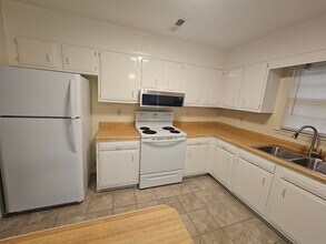 1310 Avon Ct in Wilmington, NC - Building Photo - Building Photo