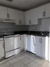 3410 Coral Way, Unit 704 in Miami, FL - Building Photo - Building Photo