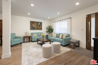 17332 Bullock St in Los Angeles, CA - Foto de edificio - Building Photo