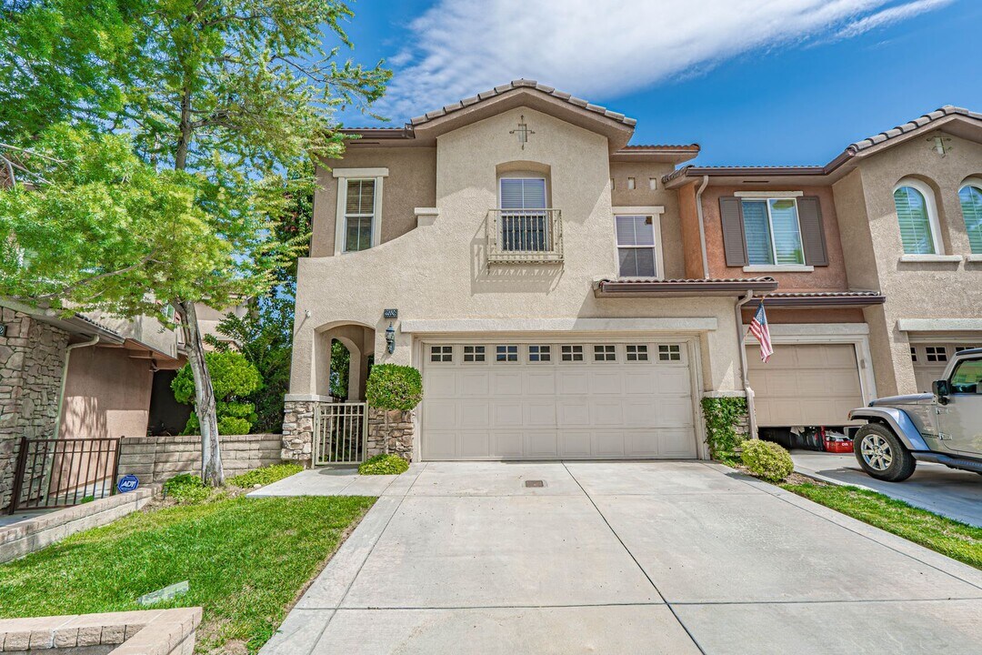 25526 Via Ventana in Stevenson Ranch, CA - Building Photo