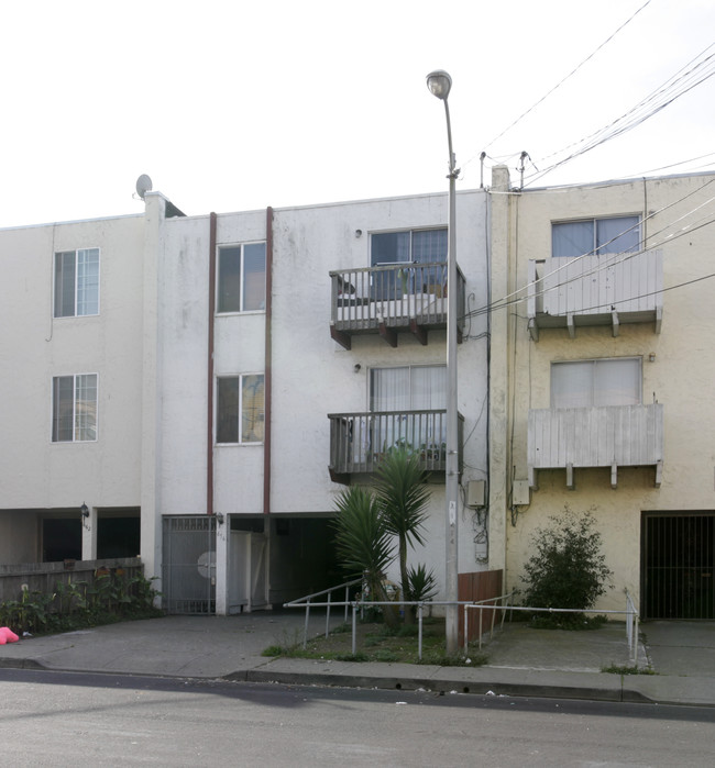 656 Villa St in Daly City, CA - Foto de edificio - Building Photo