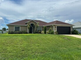 2216 NE 6th Pl in Cape Coral, FL - Building Photo