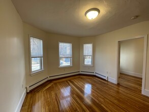 40 Linden Ave, Unit 1 in Somerville, MA - Foto de edificio - Building Photo