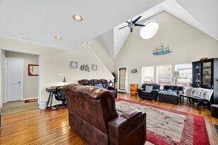 16518 John Davis Rd in Jamaica Beach, TX - Building Photo