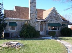 1909 Baltimore Pike in Hanover, PA - Building Photo