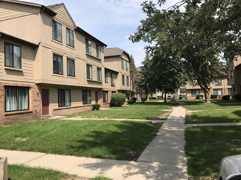 1825 S Crawford St in Mt. Pleasant, MI - Foto de edificio