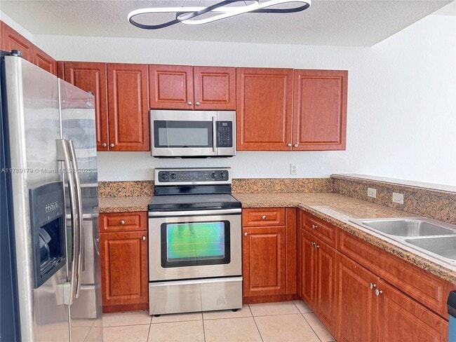 11102 NW 83rd St in Doral, FL - Building Photo - Building Photo