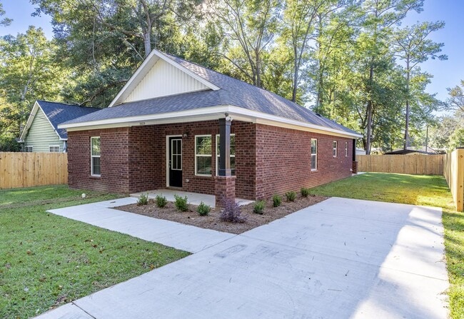 28229 2nd Ave in Daphne, AL - Foto de edificio - Building Photo