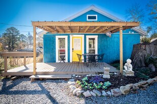 100 Old Montevallo Rd in Irondale, AL - Building Photo