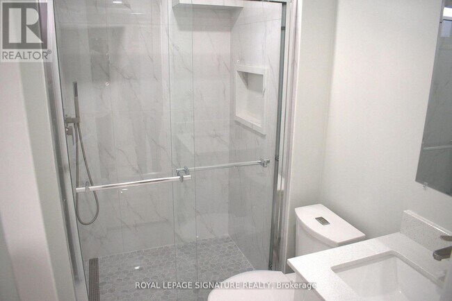 709 Upper Paradise Rd in Hamilton, ON - Building Photo - Building Photo