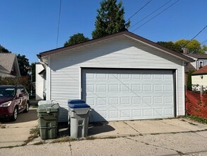 4254 S 1st St in Milwaukee, WI - Foto de edificio - Building Photo