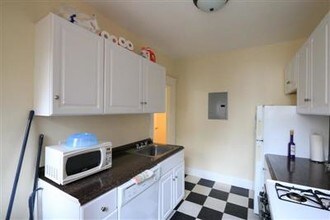 17 Forest St, Unit 2w in Cambridge, MA - Foto de edificio - Building Photo