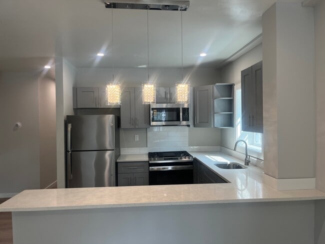 1019 Sutter Ave, Unit 1