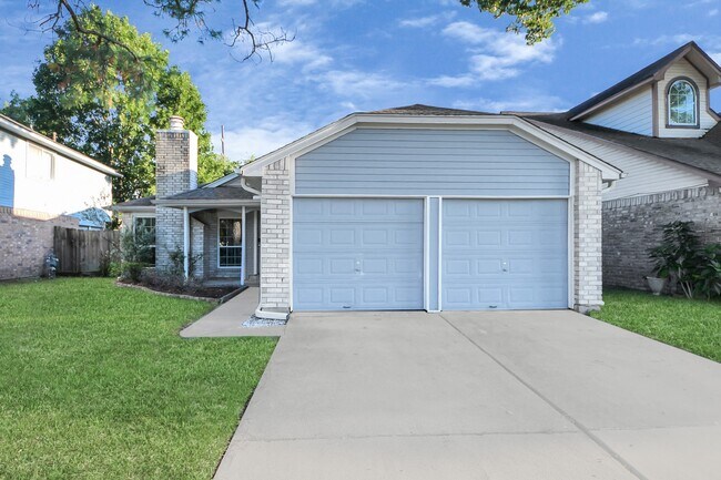 19422 Lake Hollow Ln in Houston, TX - Building Photo - Building Photo
