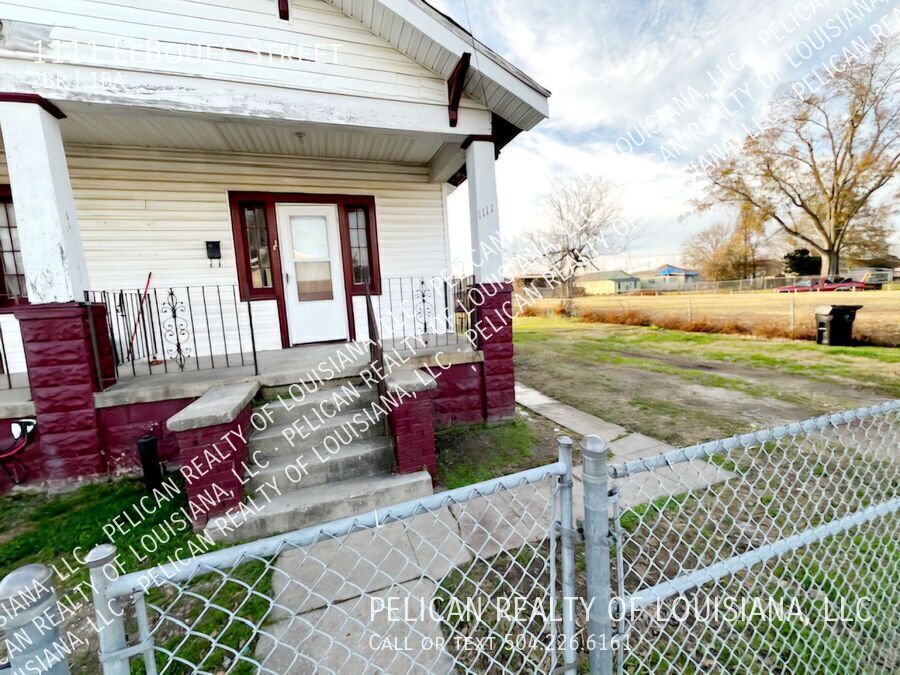 1111 Leboeuf St in New Orleans, LA - Building Photo