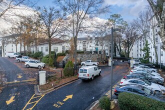 Lenox Villas Condominium in Atlanta, GA - Building Photo - Building Photo