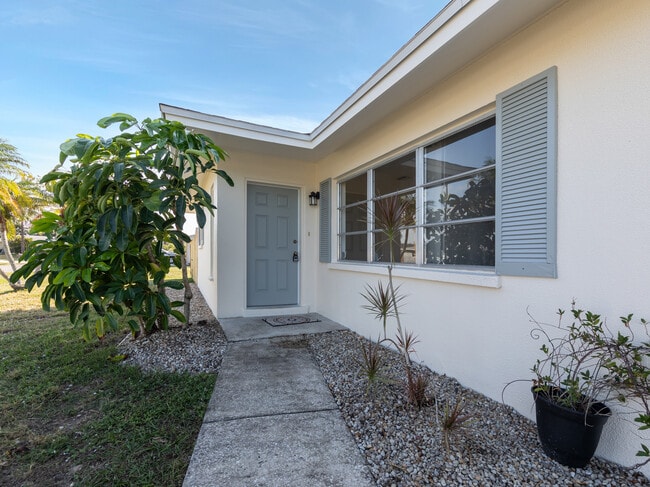 438 Clover Rd in Venice, FL - Building Photo - Building Photo