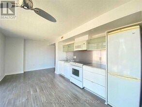 705-4k Spadina Ave. in Toronto, ON - Building Photo - Building Photo