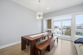 725 W 17th St in Chicago, IL - Building Photo - Building Photo