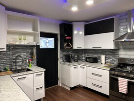 676 Hampden St in Holyoke, MA - Building Photo