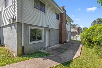 6930 Birdie Ln in St. Louis, MO - Building Photo - Building Photo