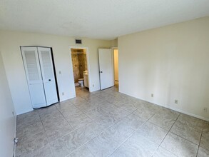 1119 Green Pine Blvd in West Palm Beach, FL - Building Photo - Building Photo