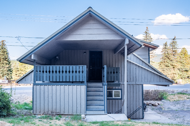 33976 U.S. Hwy 2 W-Unit -33976 in Libby, MT - Building Photo - Building Photo