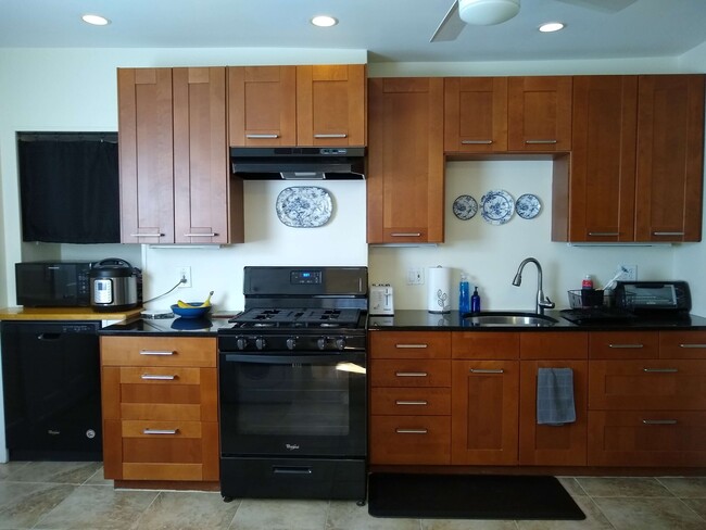 14 Fisk Pl, Unit 14 in Cambridge, MA - Building Photo - Building Photo