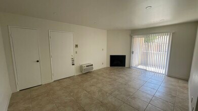 10123 Alondra Blvd, Unit 6 in Bellflower, CA - Building Photo - Building Photo