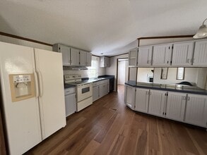 140 Madison Dr in West Union, SC - Building Photo - Building Photo