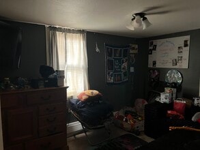 13 Albro Ave in Taunton, MA - Foto de edificio - Building Photo