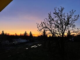 307 N Bowdish Rd, Unit Unit B in Spokane Valley, WA - Building Photo