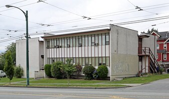 Lion's Manor in Vancouver, BC - Building Photo