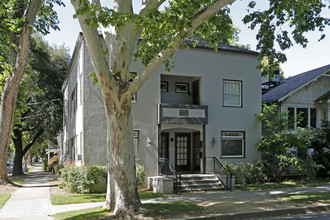 2630 E St in Sacramento, CA - Foto de edificio - Building Photo