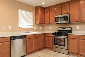 4973 Blue Marlin Ave in Las Vegas, NV - Foto de edificio - Building Photo