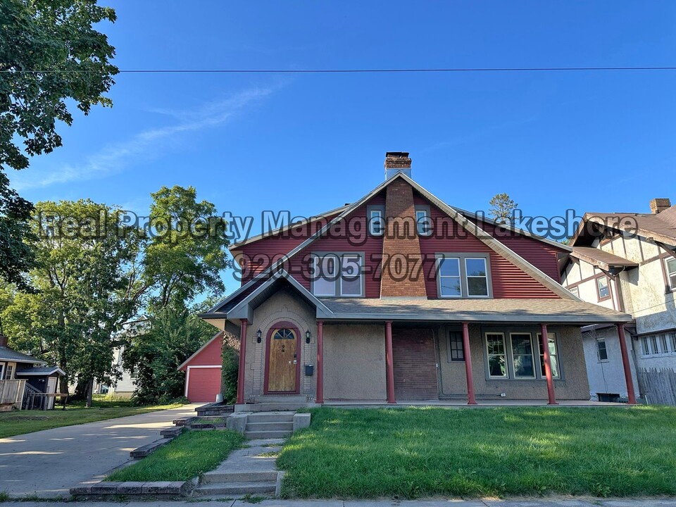 426 Amherst Ave in Oshkosh, WI - Building Photo